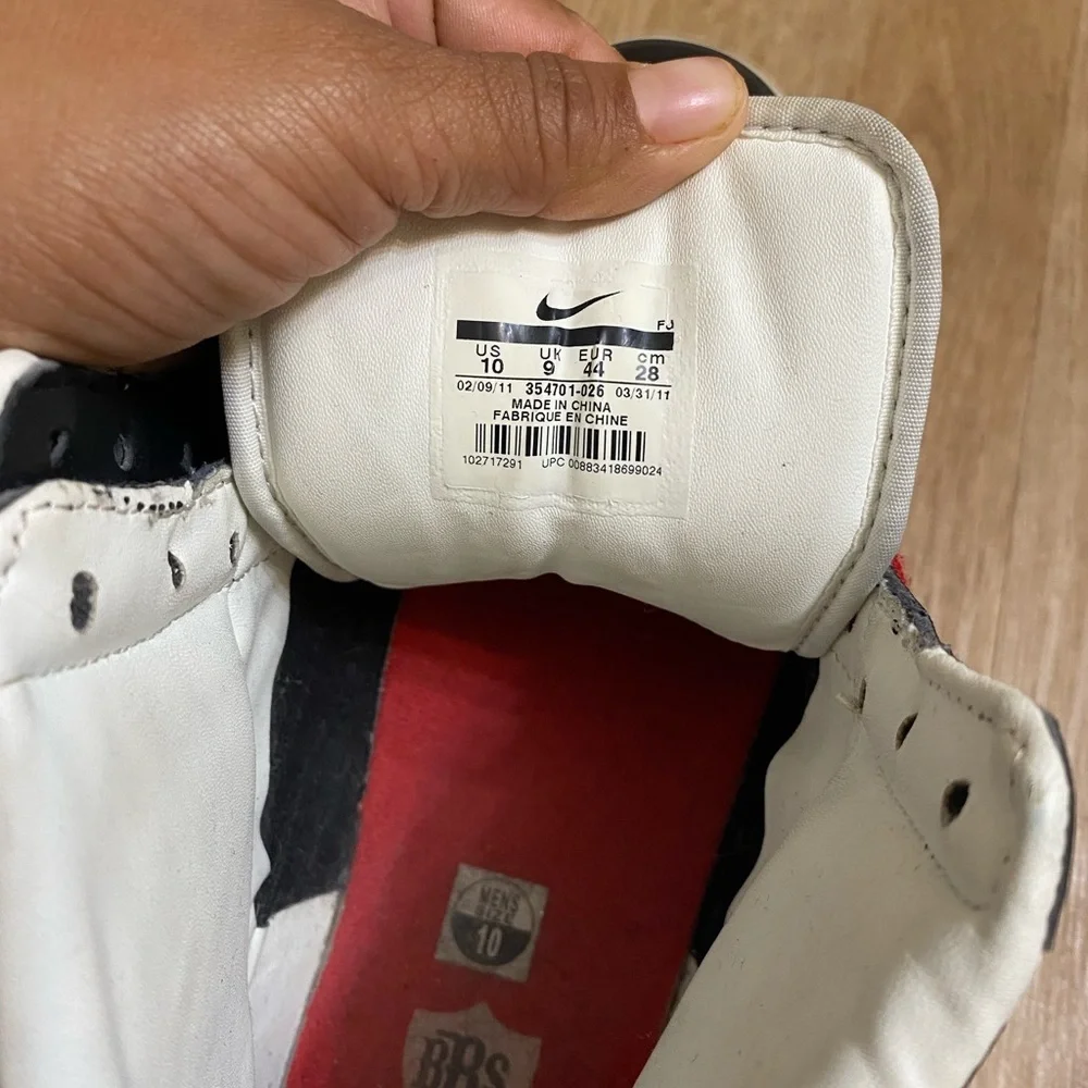 Nike White and Red Men's High-Top Sneakers